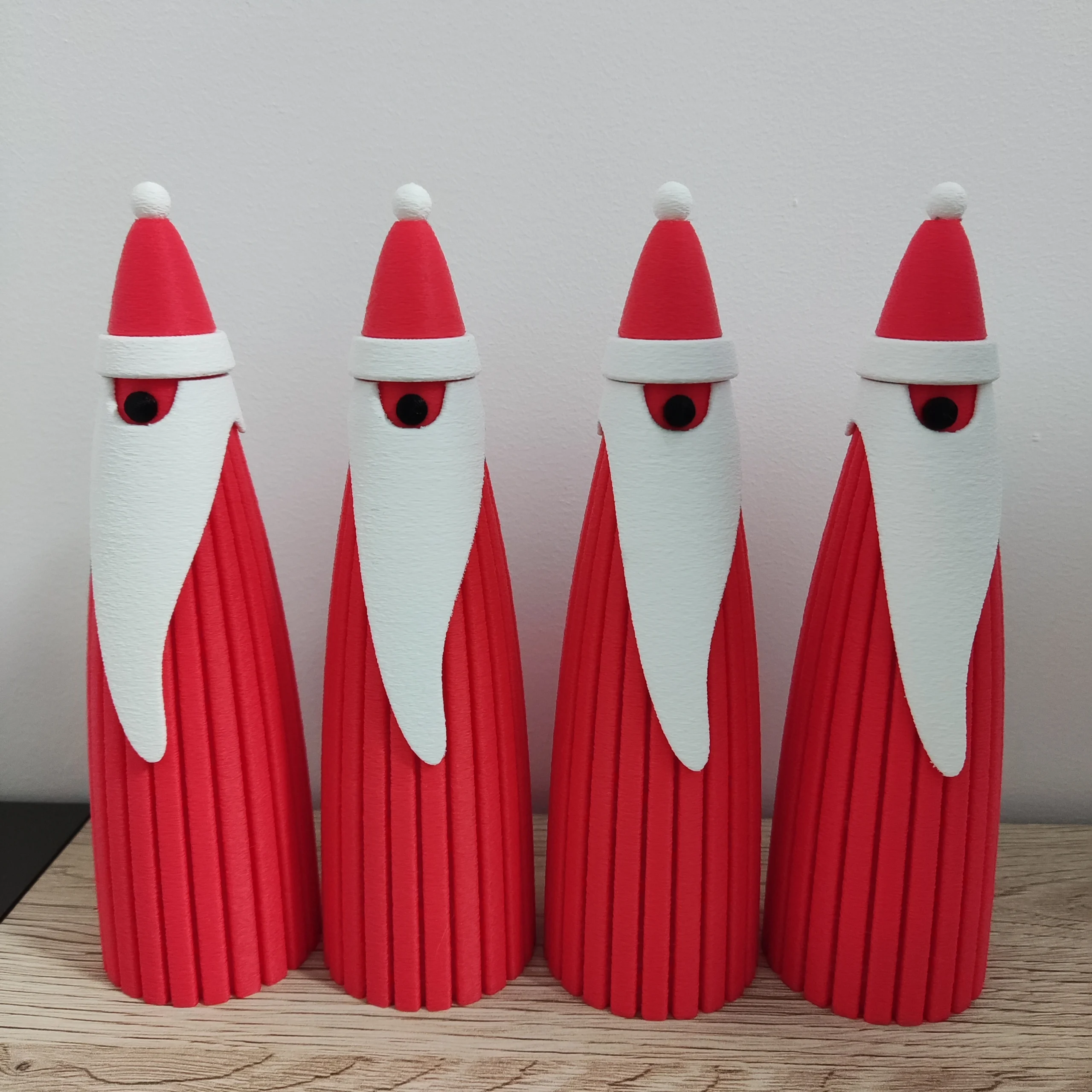 Minimalistyczna figurka Mikołaja - dekoracja świąteczna - obrazek 3