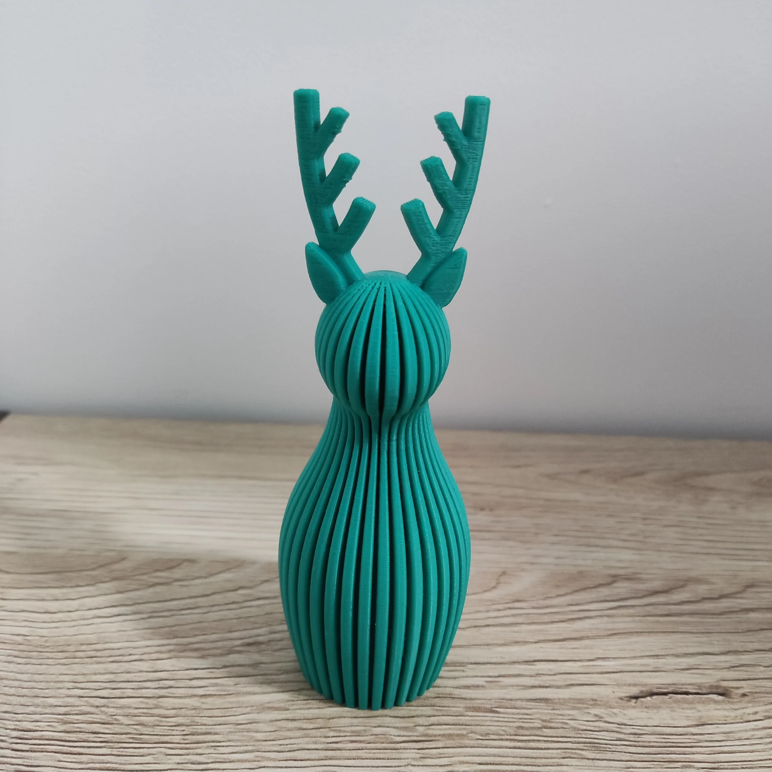 Minimalistyczna figurka Renifera, dekoracja świąteczna - obrazek 2