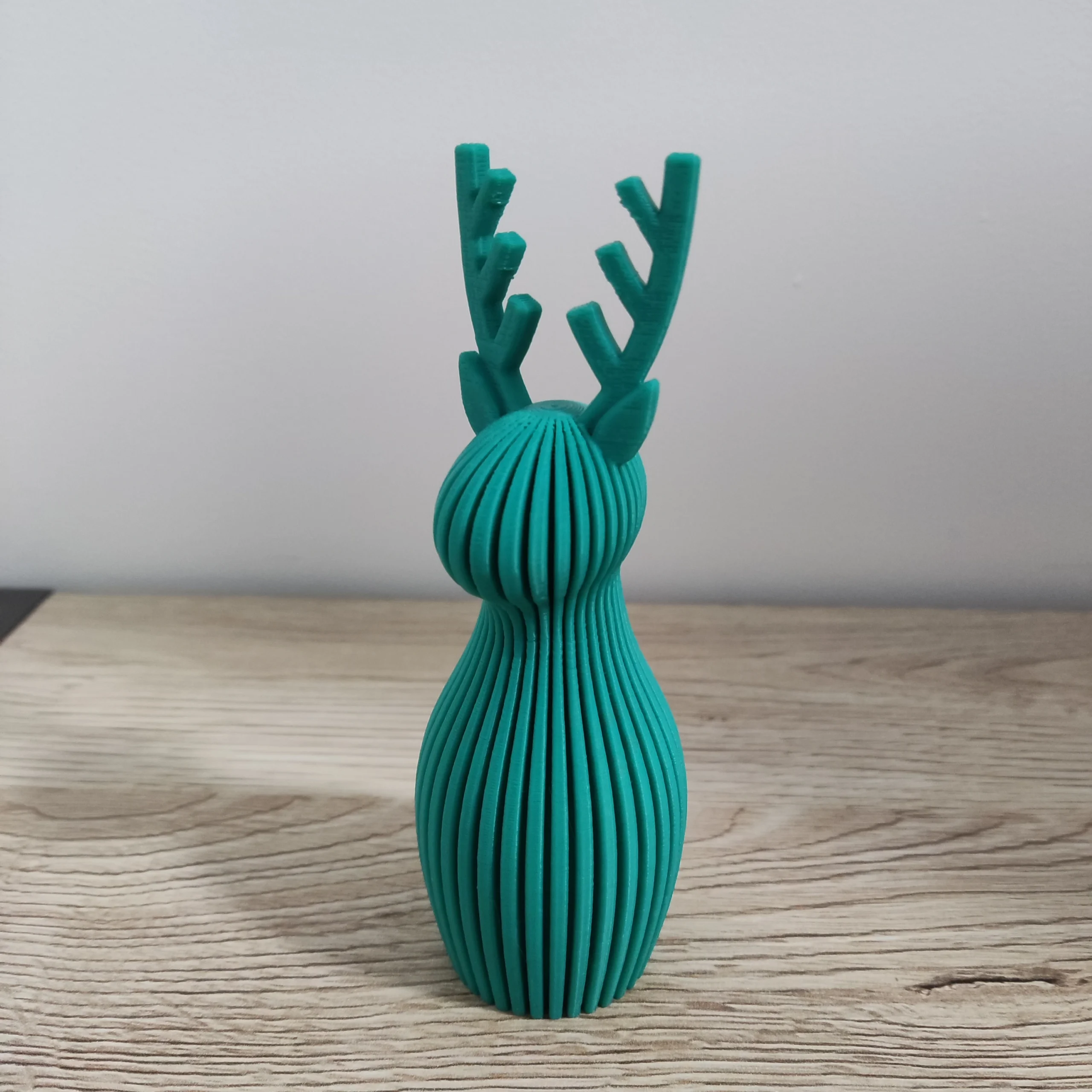 Minimalistyczna figurka Renifera, dekoracja świąteczna - obrazek 3