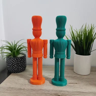 Minimalistyczny dziadek do orzechów, figurka świąteczna