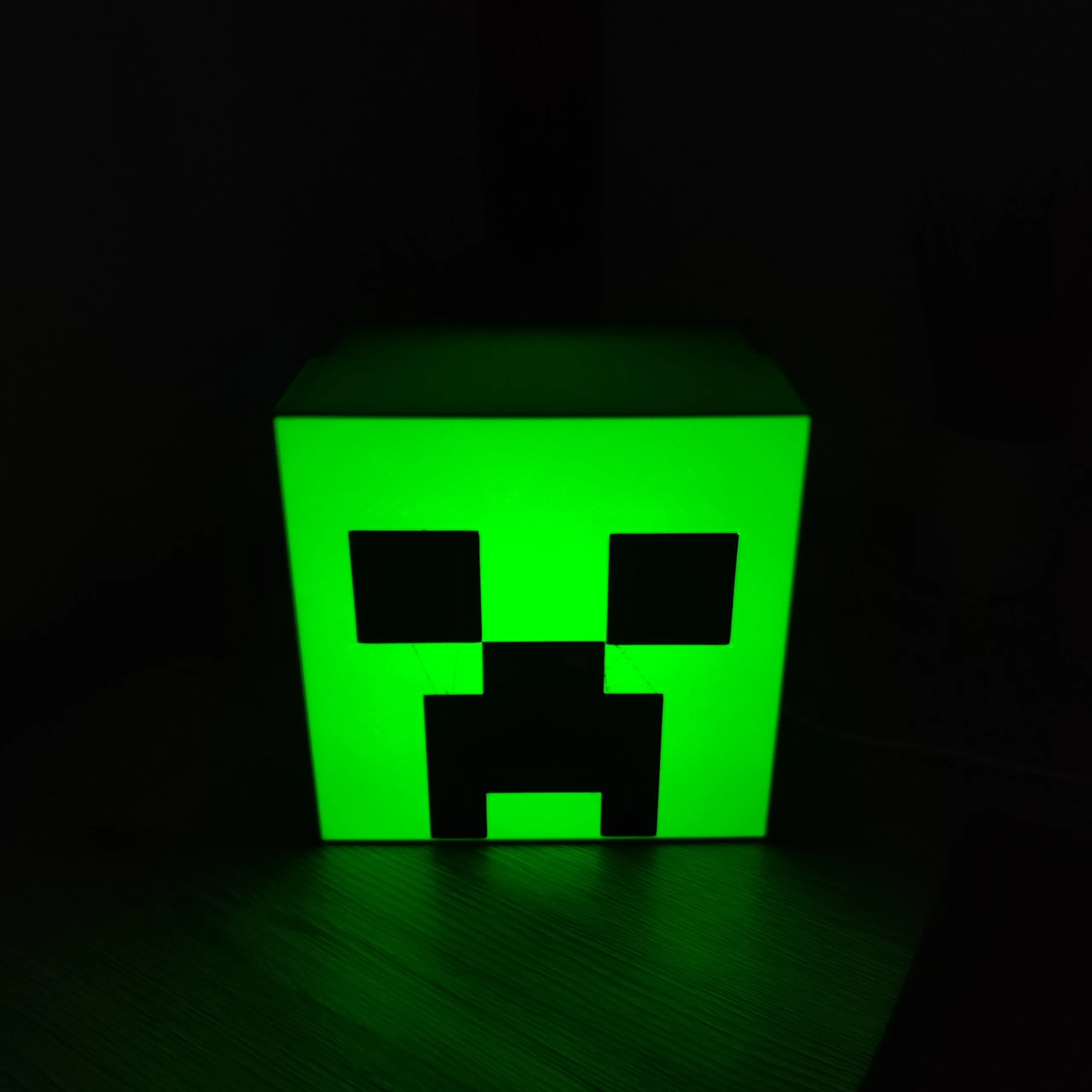 Creeper z Minecraft, lampka nocna i stojak na słuchawki 2w1 - obrazek 2