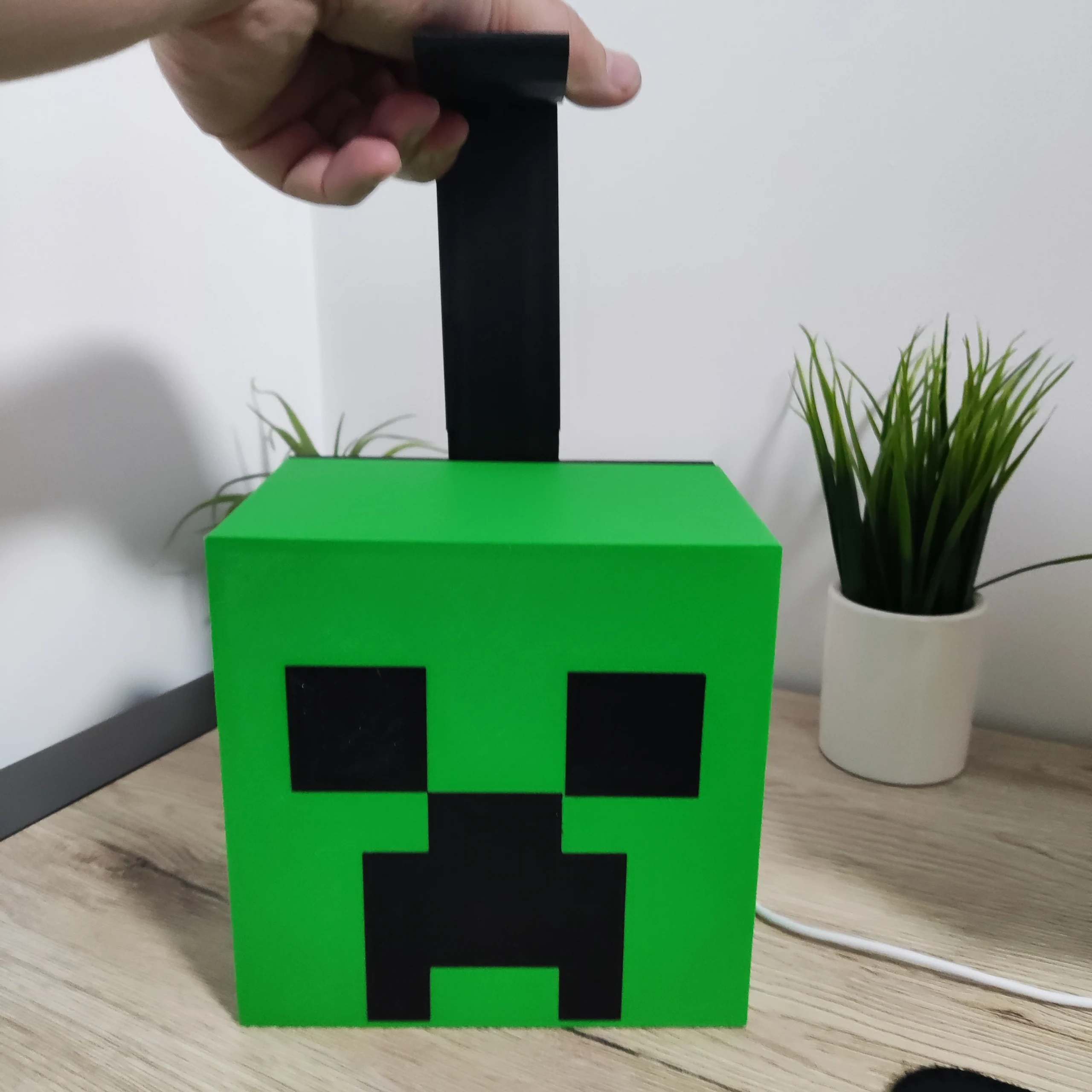 Creeper z Minecraft, lampka nocna i stojak na słuchawki 2w1 - obrazek 3